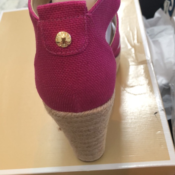 NWT MICHAEL KORS DAMITA CANVAS FUSCIA WEDGE ESPADRILLE - Picture 3 of 6